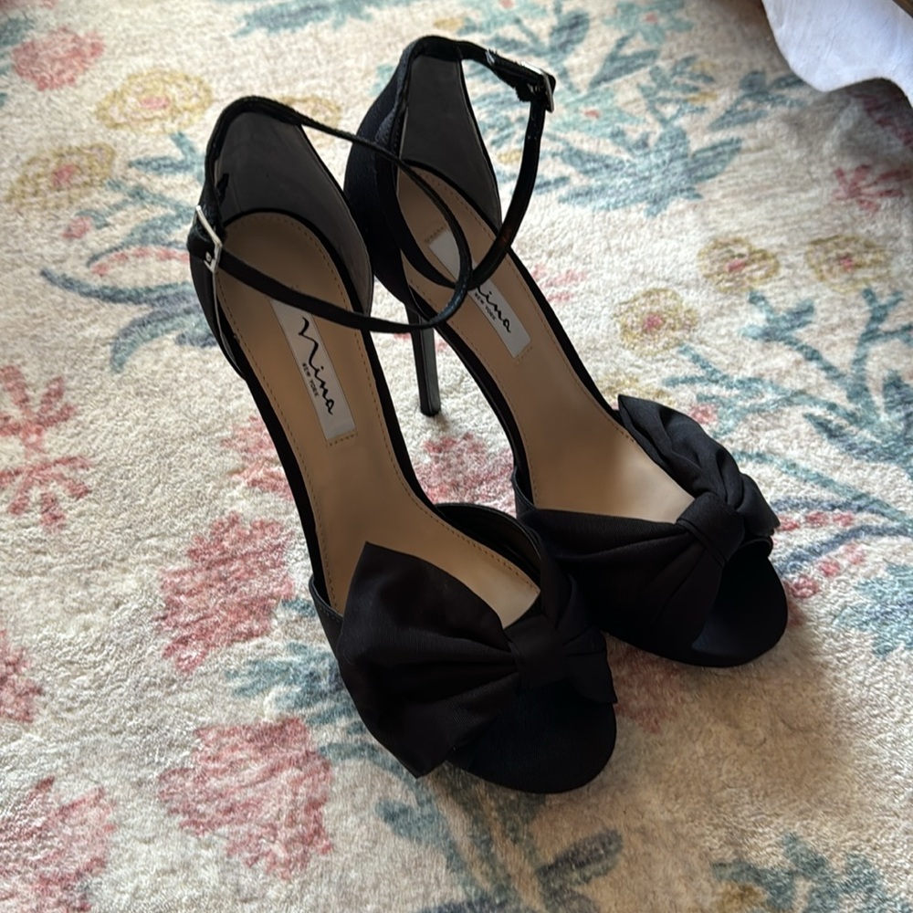 NWOT Nina Heels